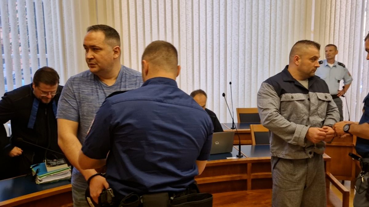Lupiči dostali zálusk na vzácné svatováclavské dukáty, sběrateli nastříkali do očí slzný plyn