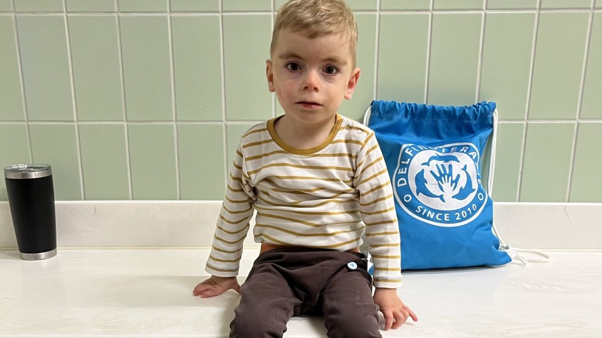 Čtyřletý Sam trpí vzácnou genetickou vadou. Přestože má řadu omezení, chodí a dělá pokroky 