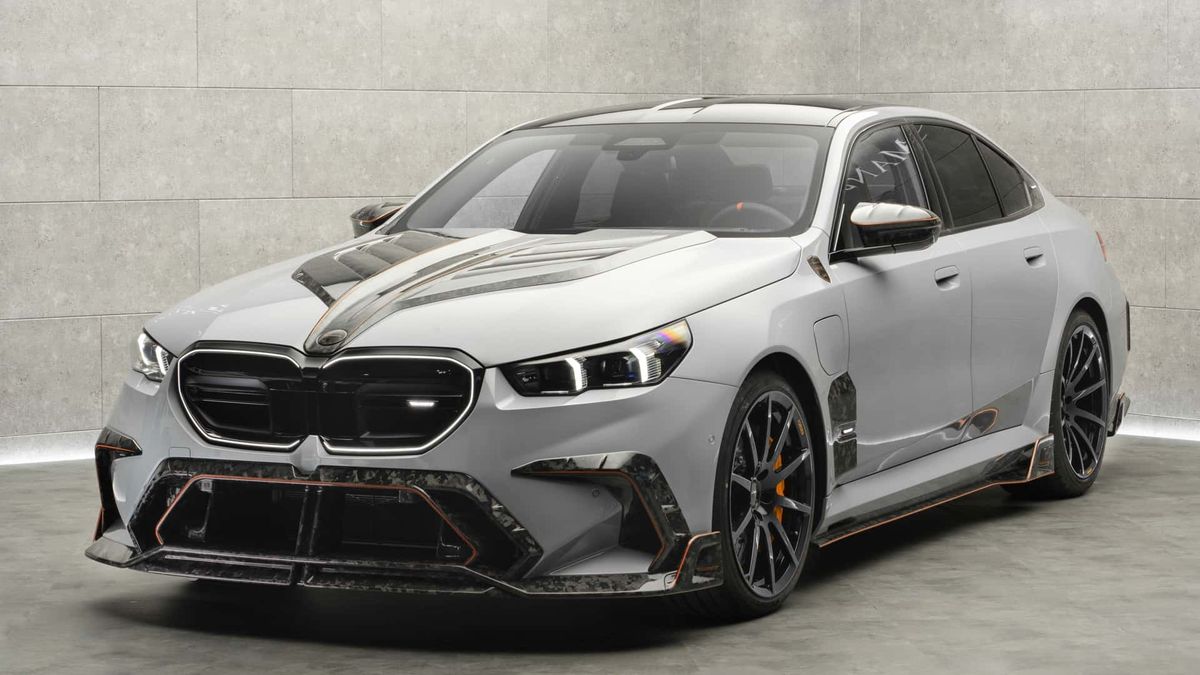 Mansory zapracovalo na novém BMW M5. Výfuky má jako legendární ferrari