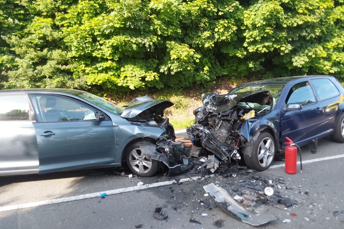Při čelní srážce aut na Šumpersku se zranilo pět lidí, z toho dvě děti