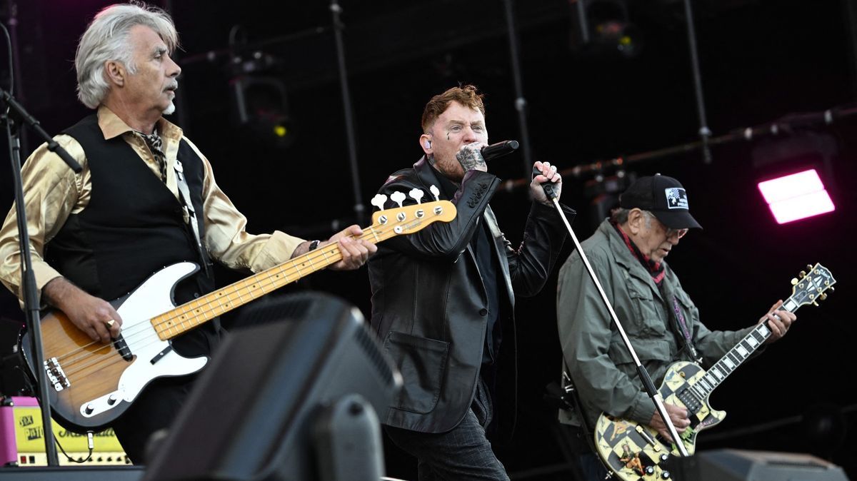 Těžkopádní Sex Pistols, odjištěná Ewa Farna. Třetí den Rock for People byl zalitý sluncem
