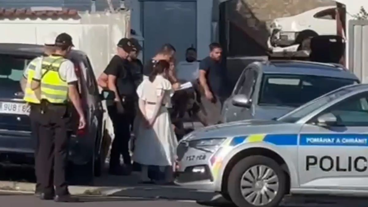 Šestnáctiletý mladík, který najel autem do lidí ve Znojmě, sedí ve vazbě. Policisté vyšetřují další incident