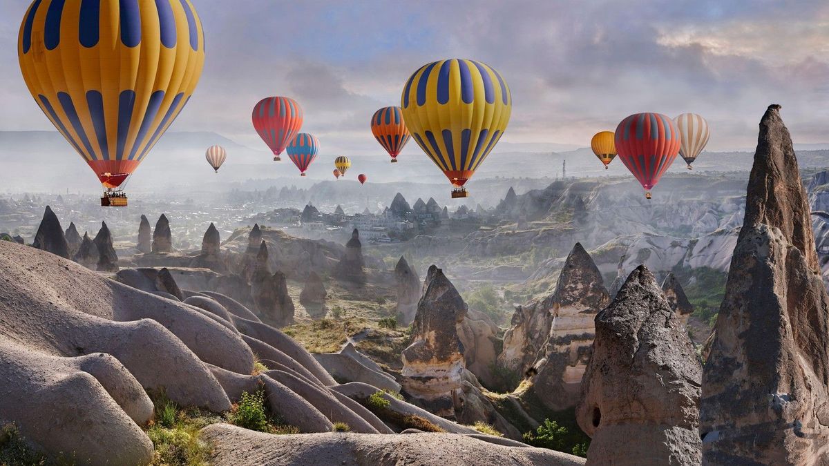 V Turecku se zřítily dva horkovzdušné balony. Pilot jednoho z nich se zamotal do lan a zahynul
