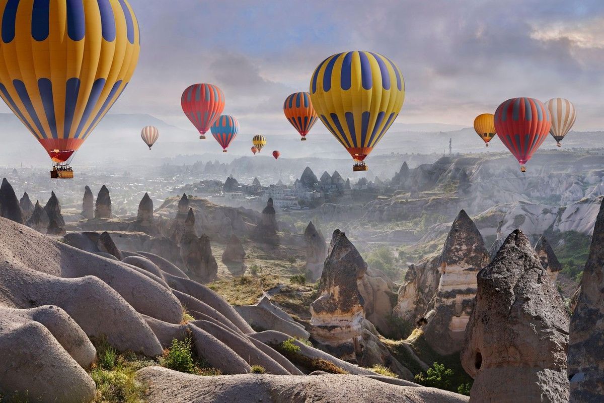 V Turecku se zřítily dva horkovzdušné balony. Jeden pilot se zamotal do lana a zahynul