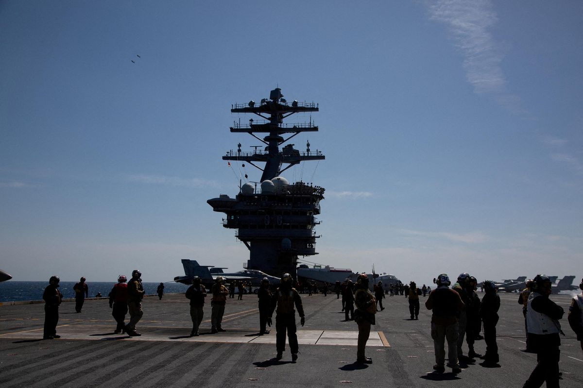 Spojené státy do Arabského moře vyslaly letadlovou loď USS Nimitz