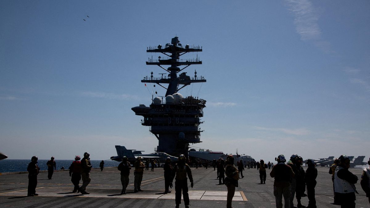 Spojené státy do Arabského moře vyslaly letadlovou loď USS Nimitz