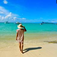 Dnes Samková žije a pracuje na Mauriciu. Pozici delegátky ale už pověsila na hřebík.