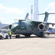Nákladní Embraer C 390 na pařížském aerosalonu v Le Bourget