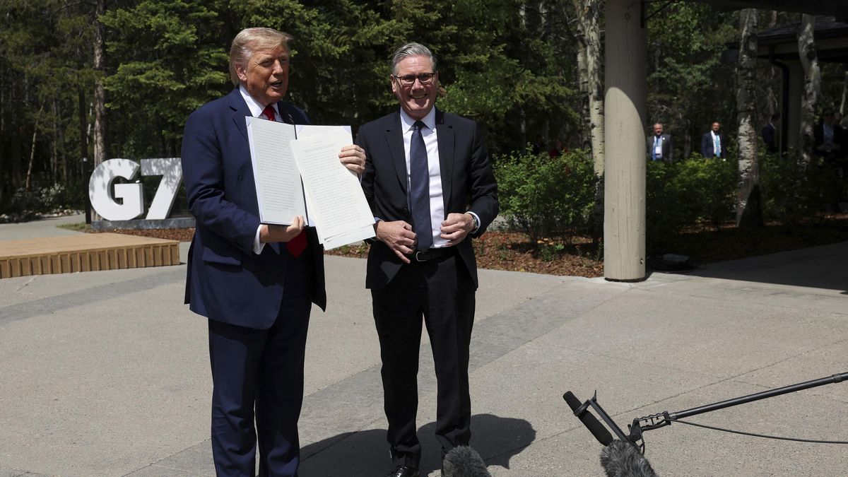 Trump se Starmerem oznámili dohodu mezi USA a Británií. Sazby na ocel a hliník ale neřeší