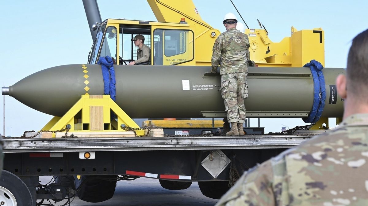 Izrael tlačí na Trumpa: Potřebujeme GBU-57, jednu z největších bomb na světě