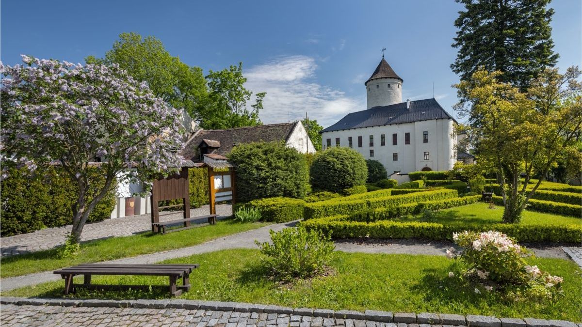 Hrad Rychmburk slaví 700 let a láká k nocování. Mazlíčci jsou vítáni