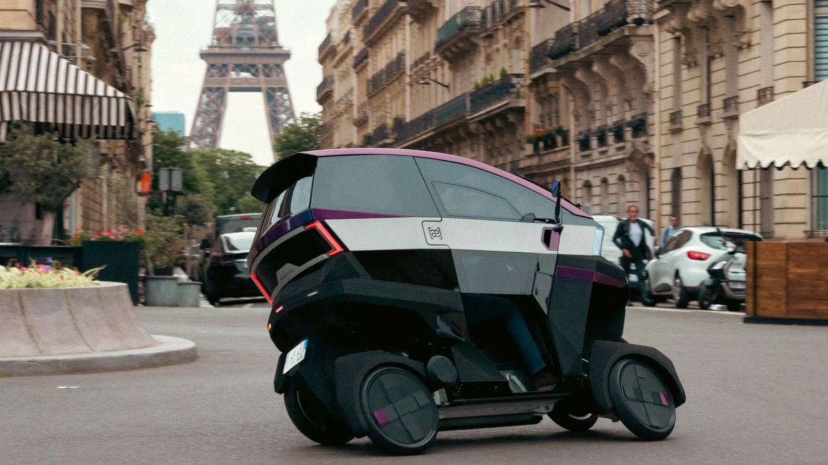 Francouzi zkřížili auto a skútr do perfektního stroje pro jízdu po městě