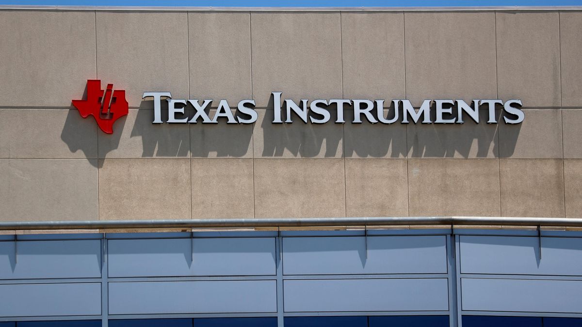 Výrobce čipů Texas Instruments investuje v USA více než bilion a vytvoří 60 tisíc pracovních míst
