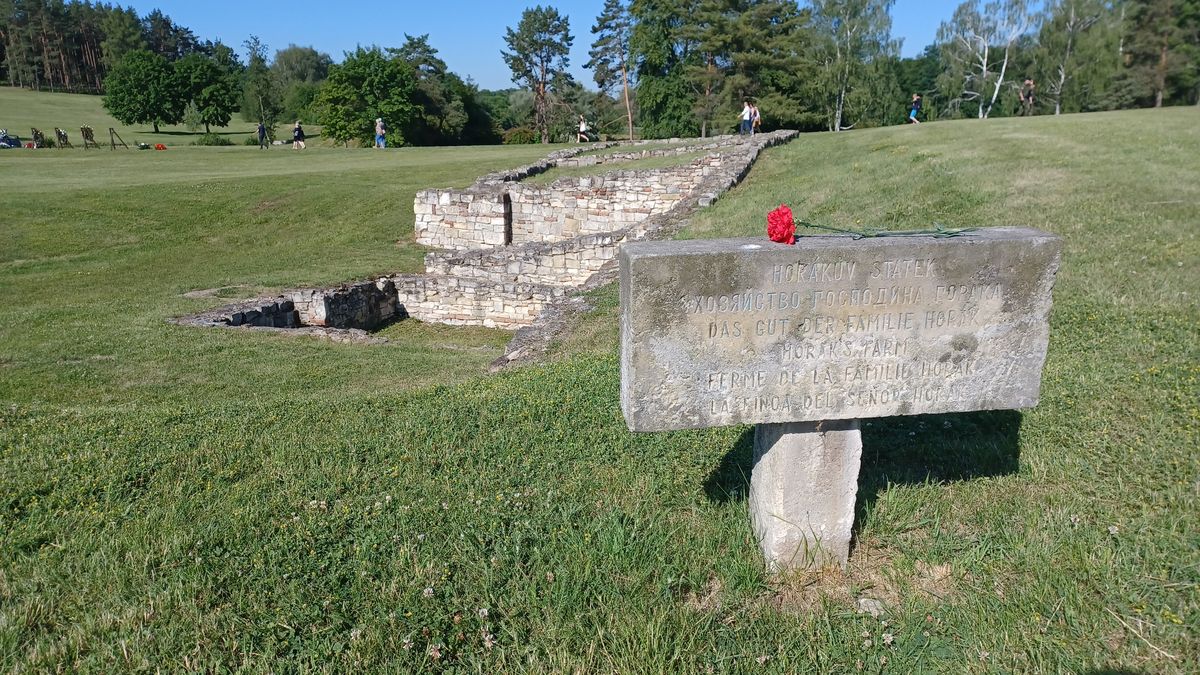 Lidice si připomínají 83 let od vyhlazení obce. Už žije jen šest lidických dětí