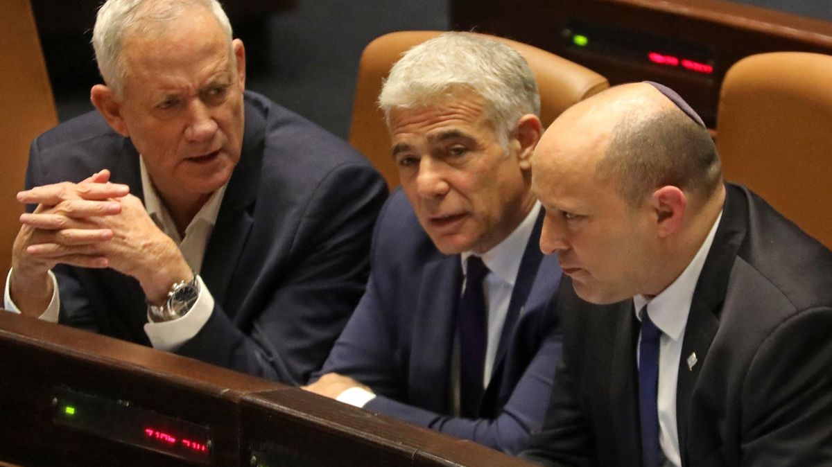 Lídři izraelské opozice Netanjahua nemusejí. V útocích na Írán ho však podpořili