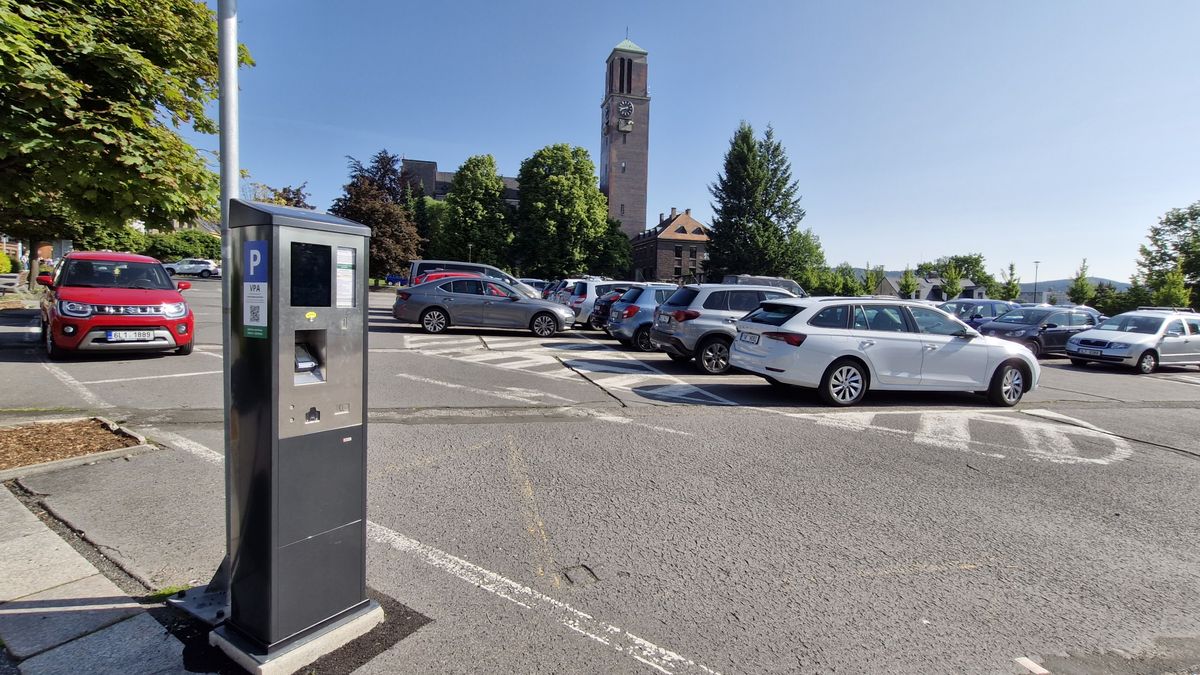 Jablonec zkrátí dobu placeného parkování o dvě hodiny, přibydou i nové automaty