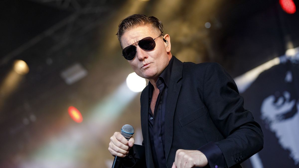 Zemřel Douglas McCarthy, zpěvák kultovních Nitzer Ebb