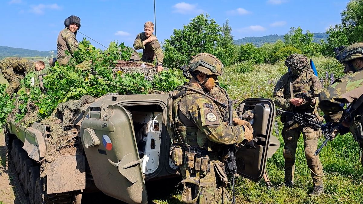 Žádný prostor pro odpočinek. V Doupovských horách cvičí na tisíc vojáků z Česka a Slovenska