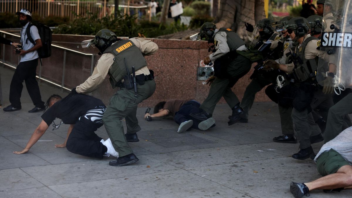 Los Angeles vyhlásilo zákaz vycházení, protesty se šíří do dalších měst