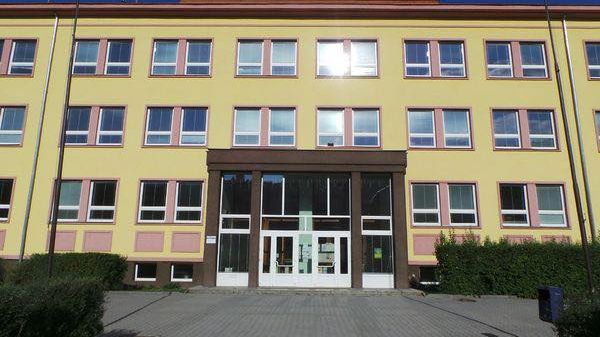 Poprask kolem nového ředitele školy v Hanušovicích. Město chce změnu, části rodičů se to ale nelíbí