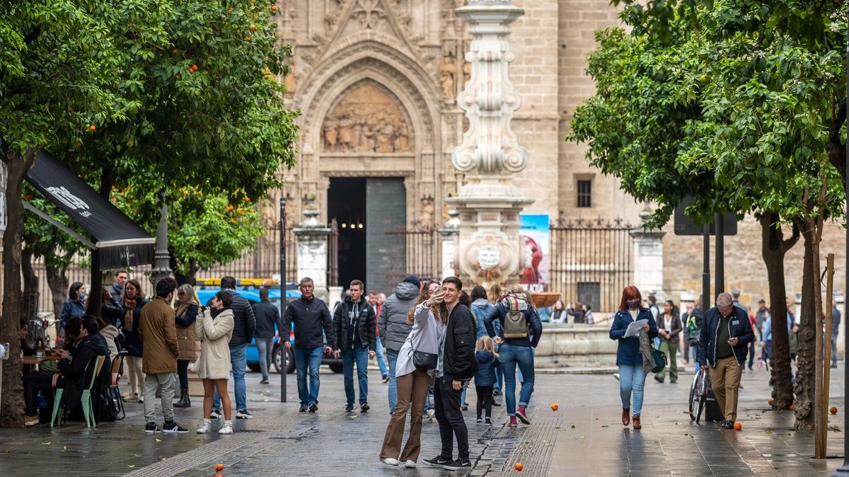 Do Španělska letos zavítá až 100 milionů turistů. Mezi obyvateli roste napětí 