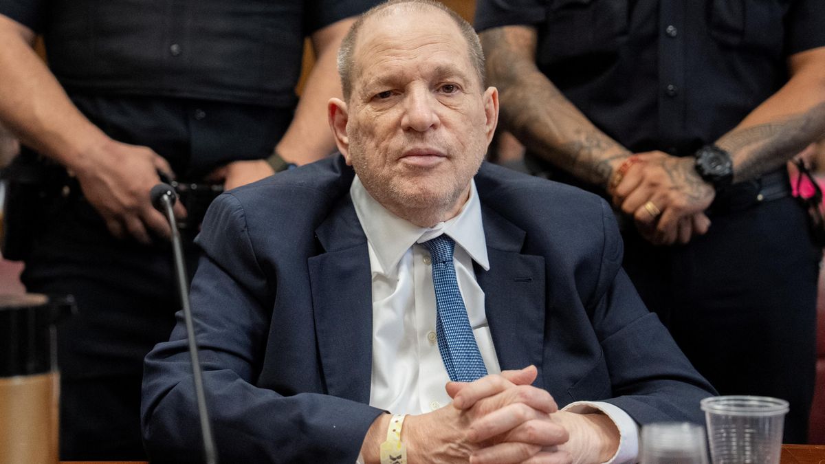 Weinstein je vinen ze sexuálních zločinů, rozhodla porota v opakovaném procesu