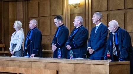 Babiš už nemůže být zproštěn viny, napsal vrchní soud