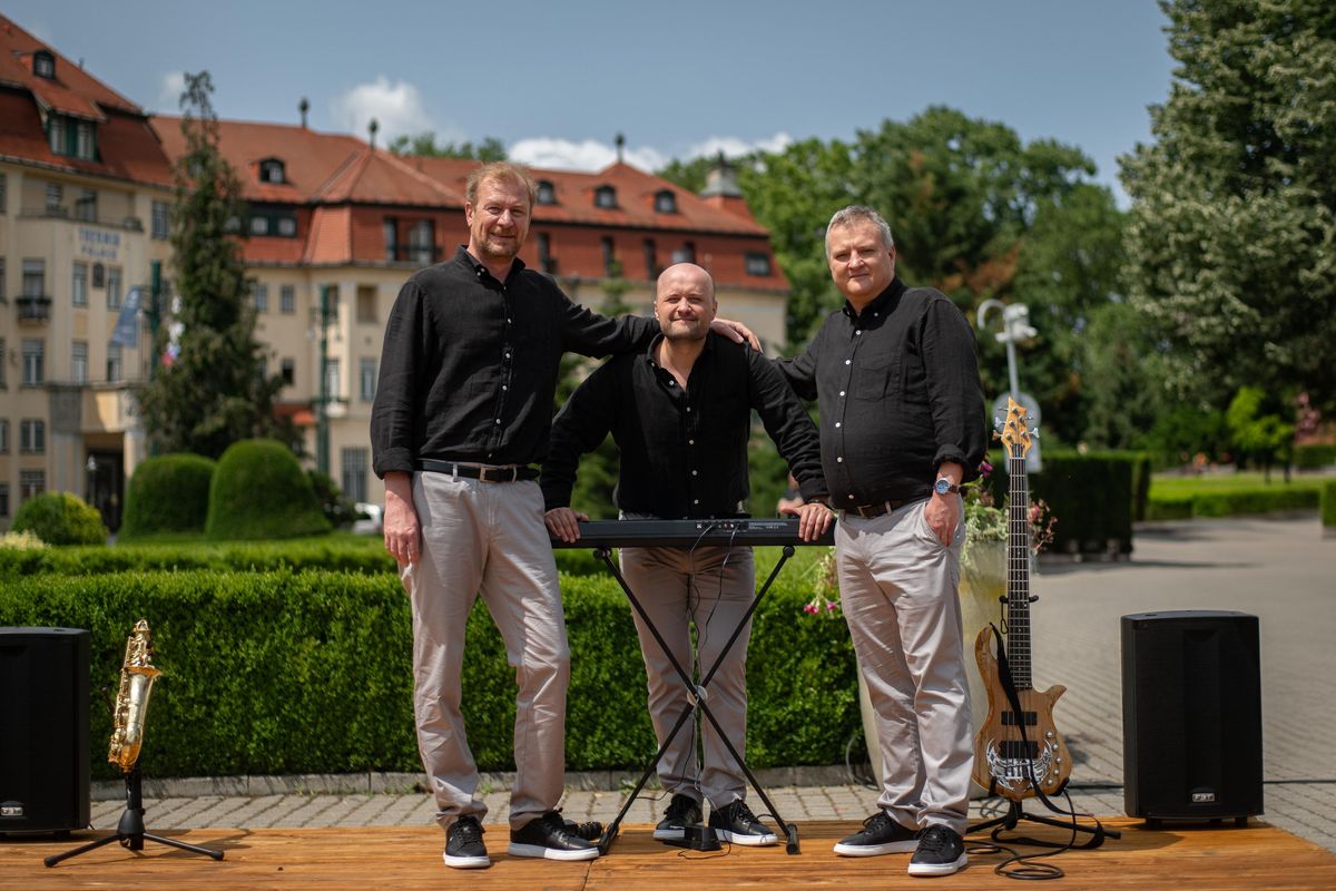 FOTO: V hlavních rolích Pechlát, Jeřábek a Schneiderová. V komedii Šviháci ukážou, jak to chodí v lázních