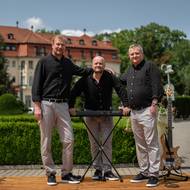 Dan, Filip a Ondřej (kapela Šviháci), které hrají Martin Pechlát, Daniel Fischer a Tomáš Jeřábek (2026).