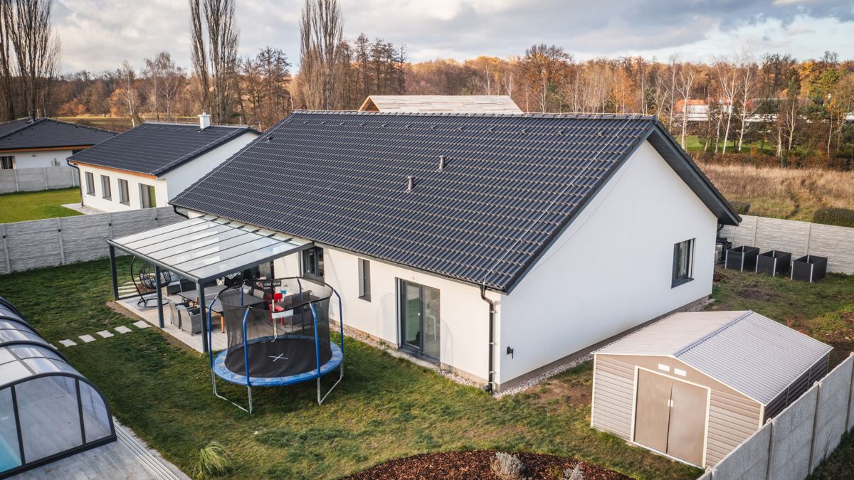 Celý život pomáhá lidem ušetřit. Své rady využil i při stavbě vlastního bungalovu