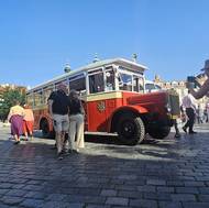 Díky výstavě autobusů se v centru zřejmě pohybovalo více Čechů než turistů.