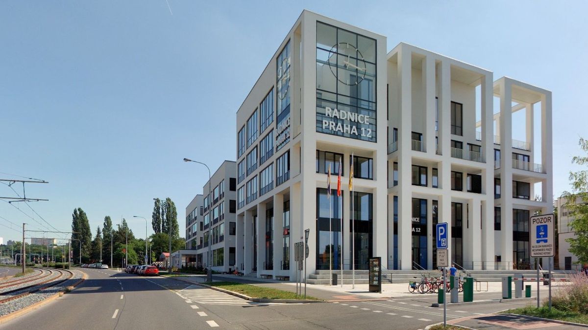 Sedm obviněných po policejním zátahu v Praze, NCOZ řeší čachry s dopravními přestupky