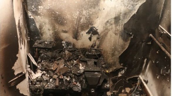 Od baterie do elektrokoloběžky začal hořet byt v Bílině