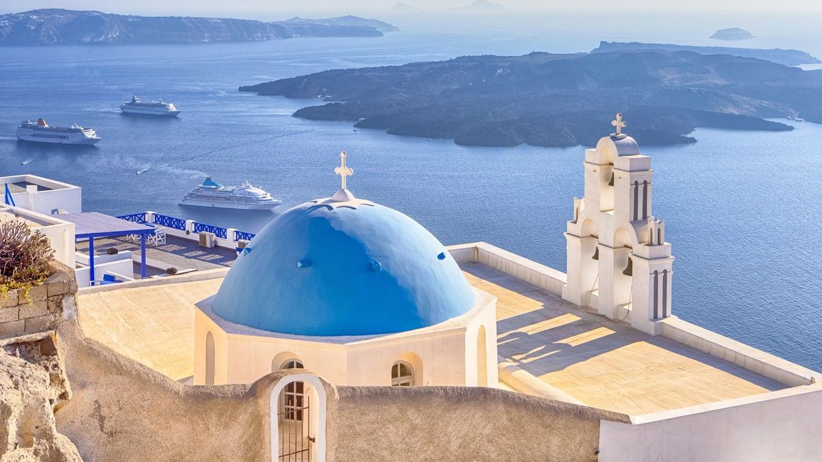 Turisté z výletních lodí budou v Řecku od července za vstup na pobřeží platit. Na Santorini pětistovku