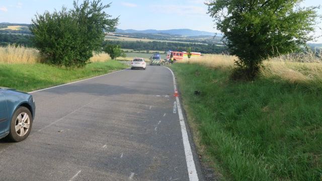 Mladý motorkář nezvládl na Přerovsku zatáčku