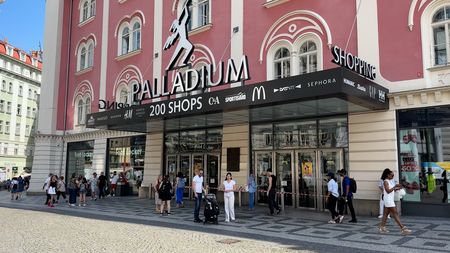 Policejní manévry: Tři obří nákupní centra v Praze jsou uzavřena