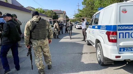 Rusové kvůli 24 let staré vraždě uspořádali razii na Ázerbájdžánce. Způsobili diplomatický skandál