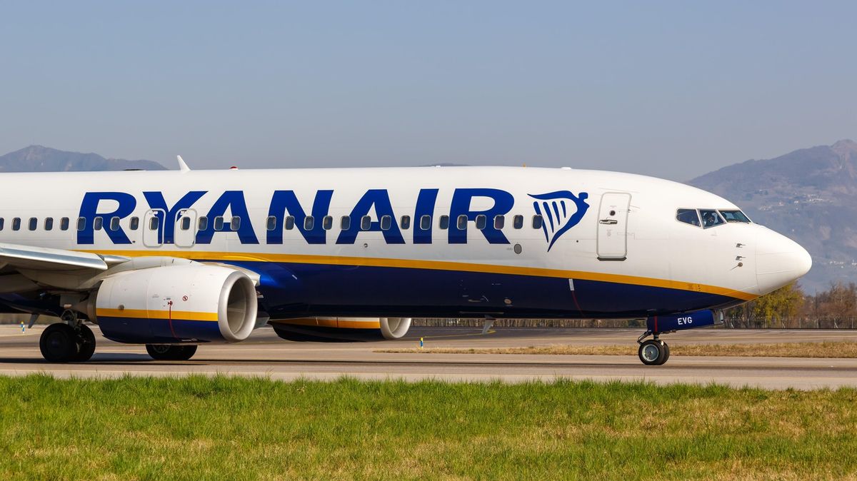 Boeing po přistání v Řecku narazil do plotu