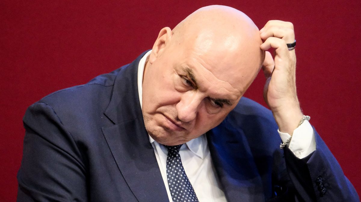 NATO v téhle podobě už nemá důvod existovat, prohlásil italský ministr obrany