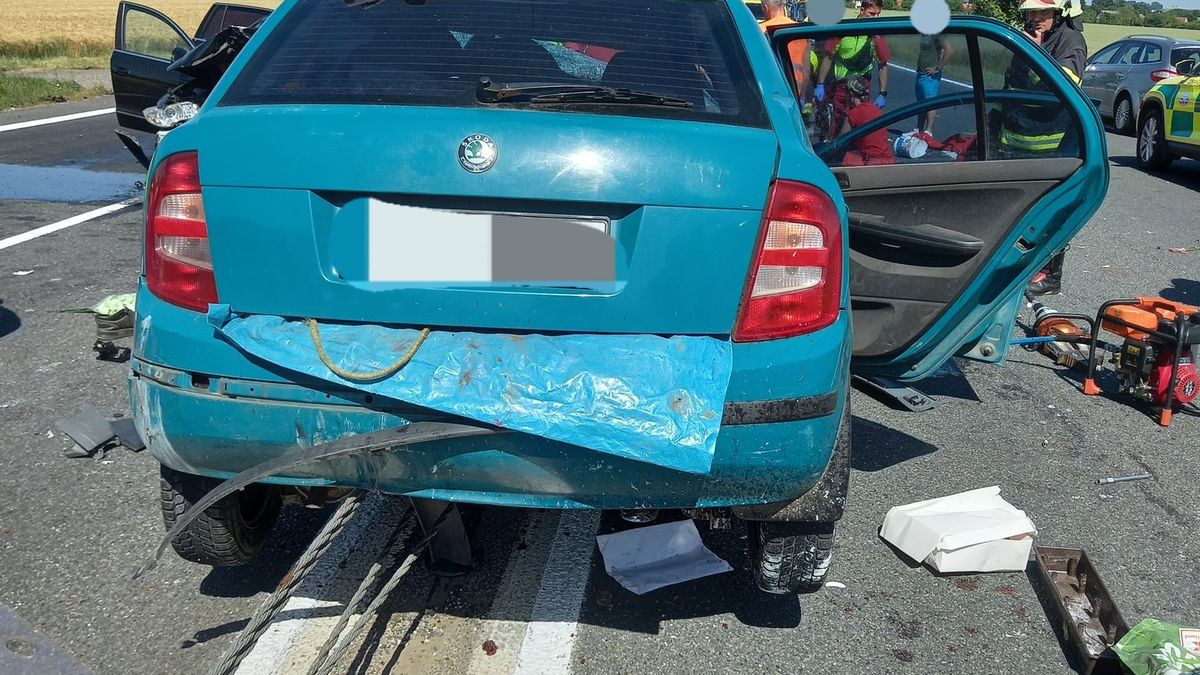 Tragická nehoda na Jičínsku: Při srážce aut zahynuli oba řidiči