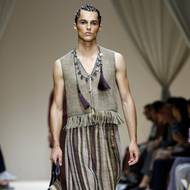 Značka Emporio Armani a její uvolněný boho styl na příští rok