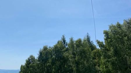 Paraglidista nezvládl na Teplicku start, spadl do lesa a pořádně si natloukl