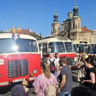100 let autobusů v Praze na Staroměstském náměstí