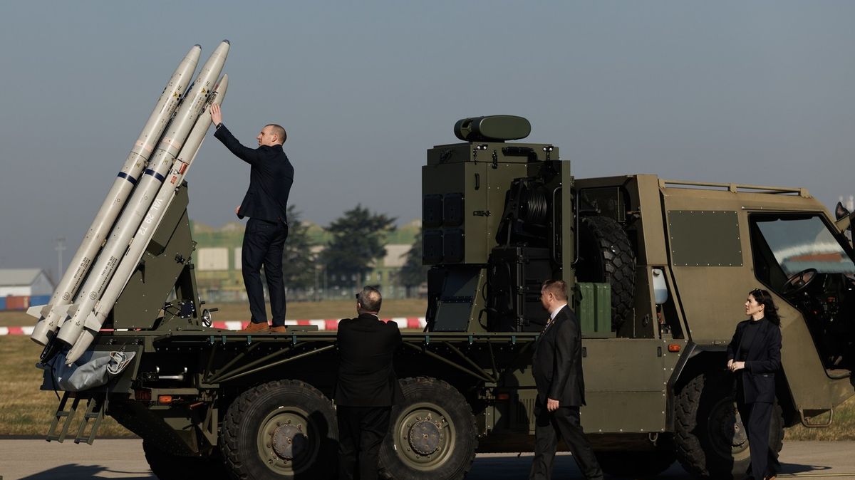Británie poprvé dodá Ukrajině zbraně zaplacené z úroků ze zmrazených ruských aktiv
