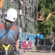 V areálu pokračuje náročná výstavba festivalové Love Stage.