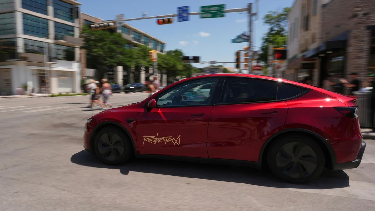 Musk v krizi Tesly spoléhá na službu robotaxi