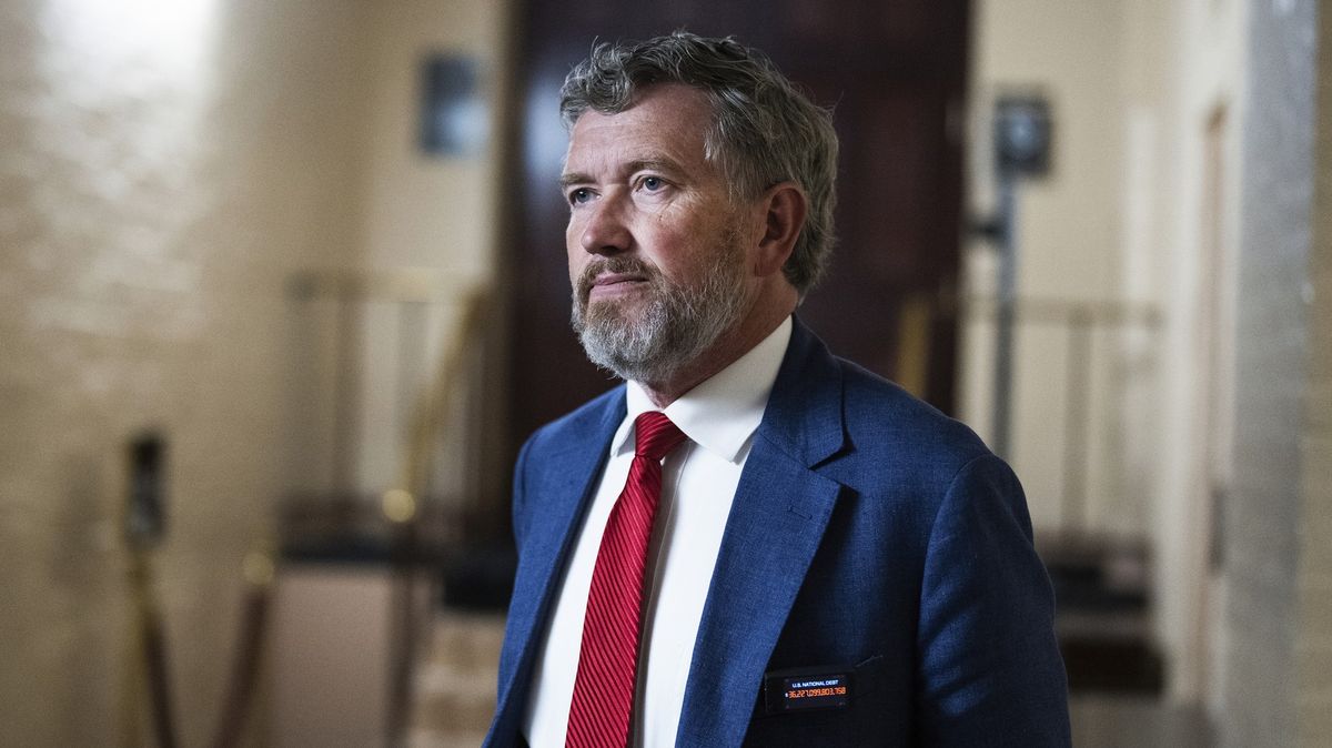 Útok na Írán byl protiústavní, zpražil Trumpa republikánský kongresman