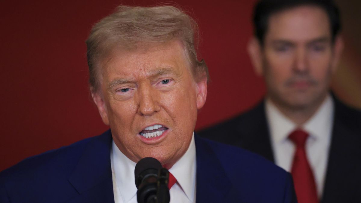 Mohou přijít mnohem větší údery, varoval Trump Íránce po americkém útoku