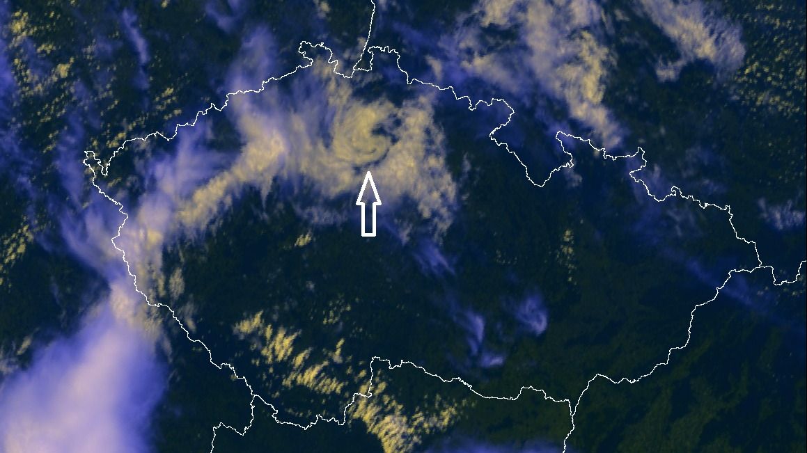 Přes střední Čechy putuje zvláštní vír