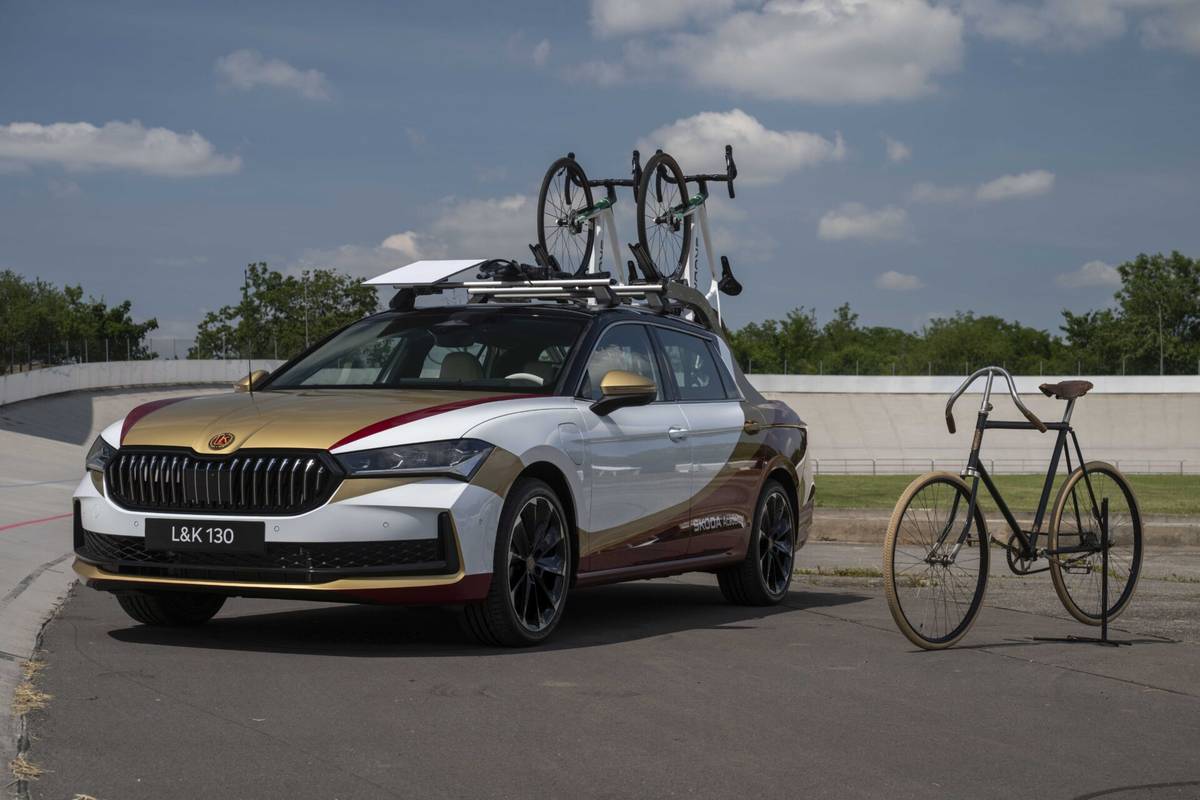 Automobilka si připomíná začátky společnosti Laurin & Klement, které jsou spjaty s cyklistikou.